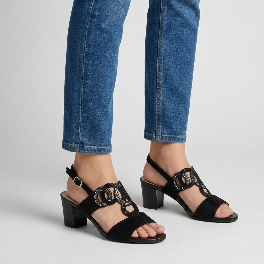 Comfortable Tacón sandals