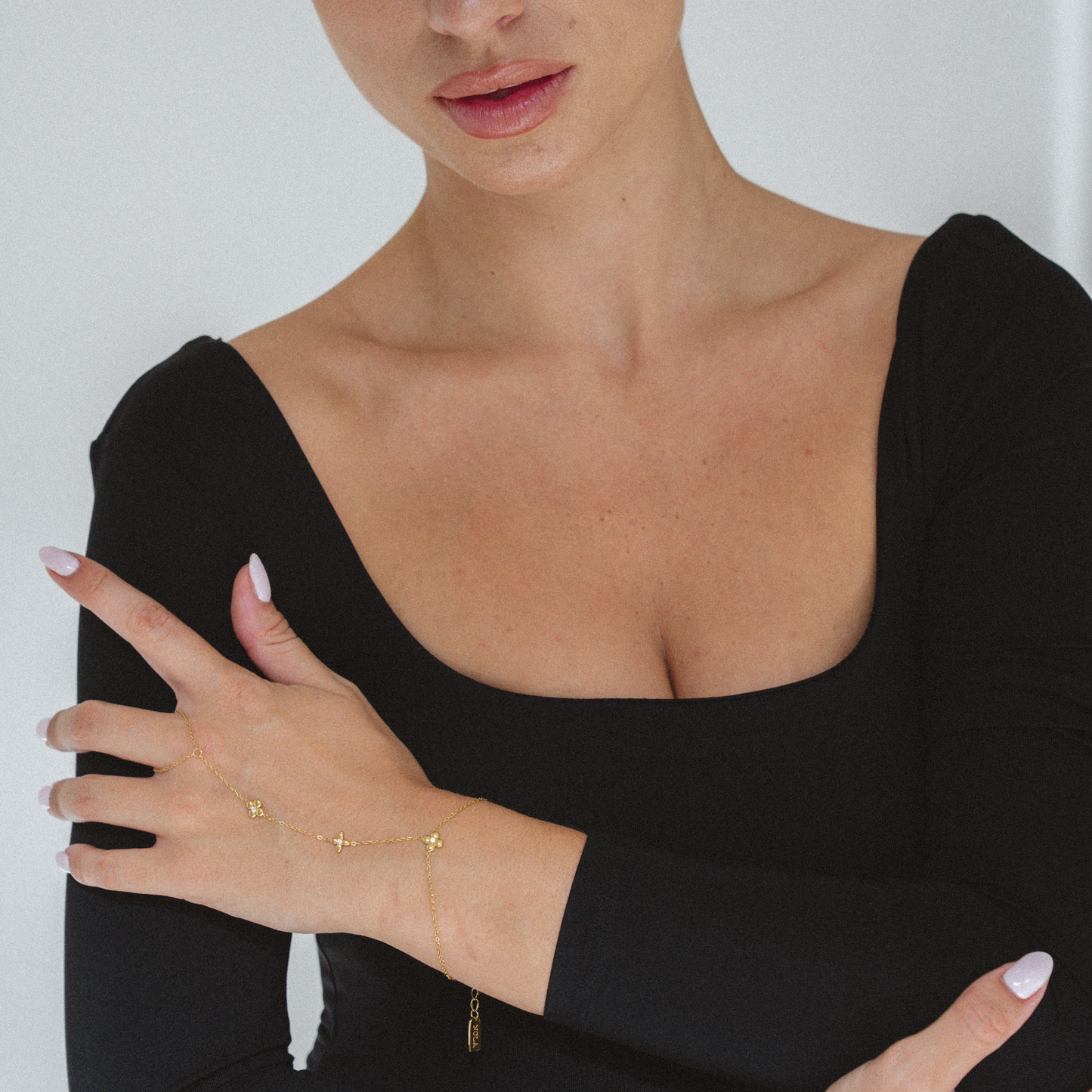 Fleur Hand Chain - Nora & Grace Boutique