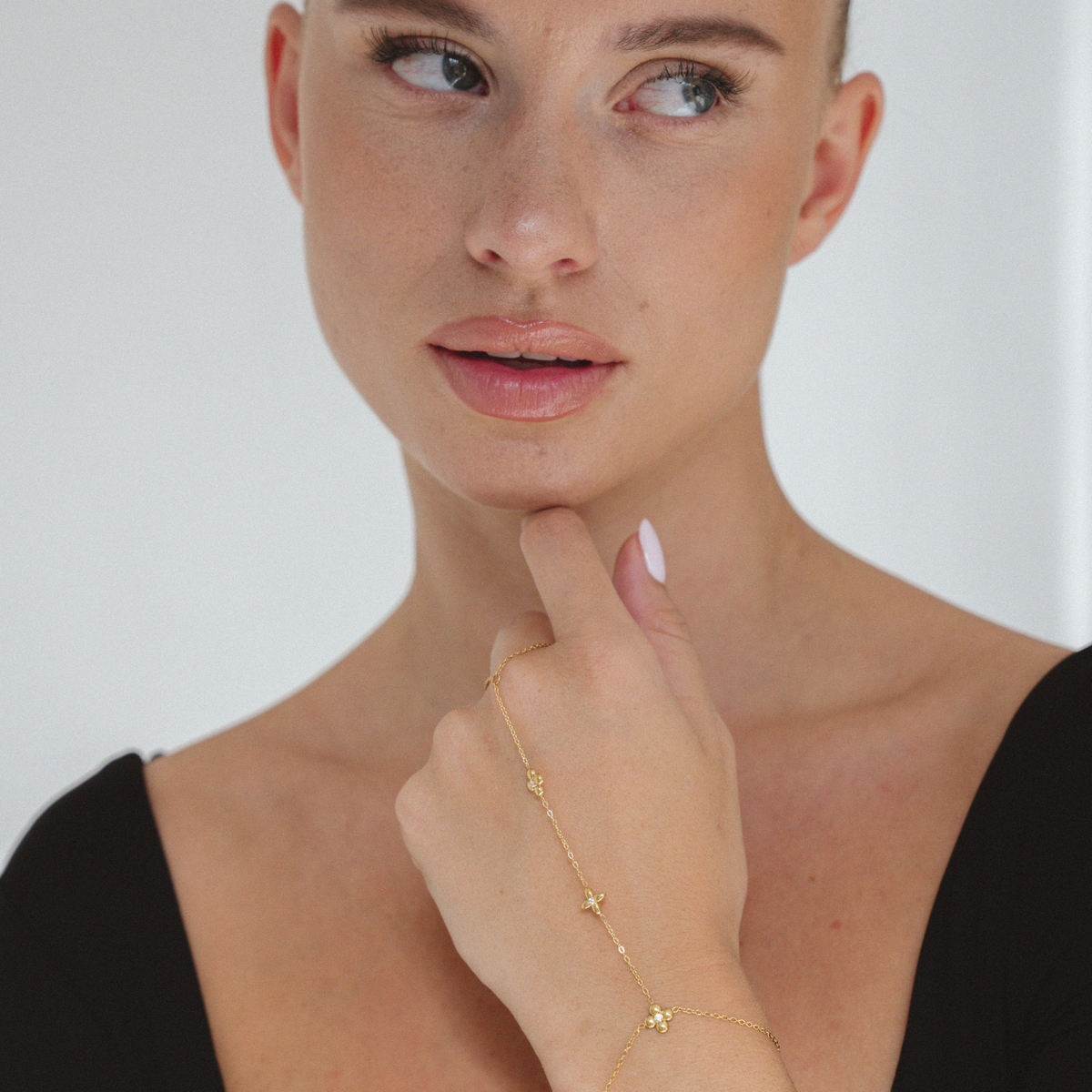 Fleur Hand Chain - Nora & Grace Boutique
