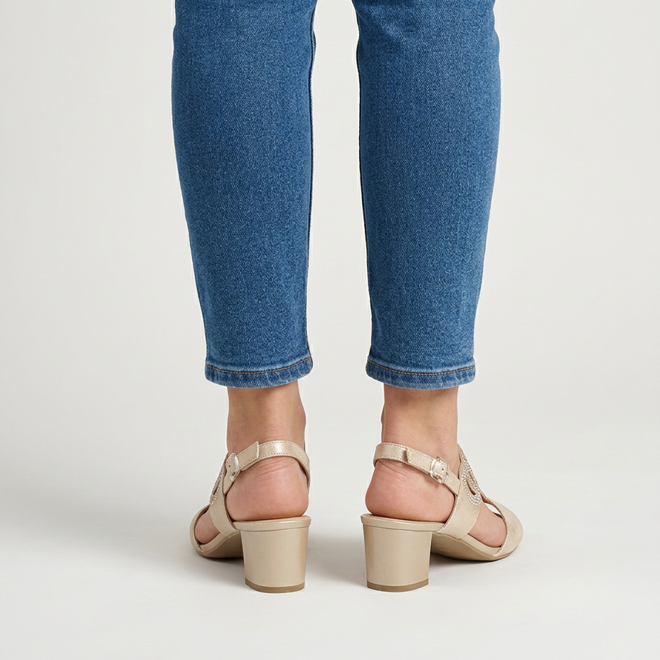 Comfortable Tacón sandals