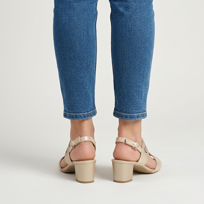 Comfortable Tacón sandals