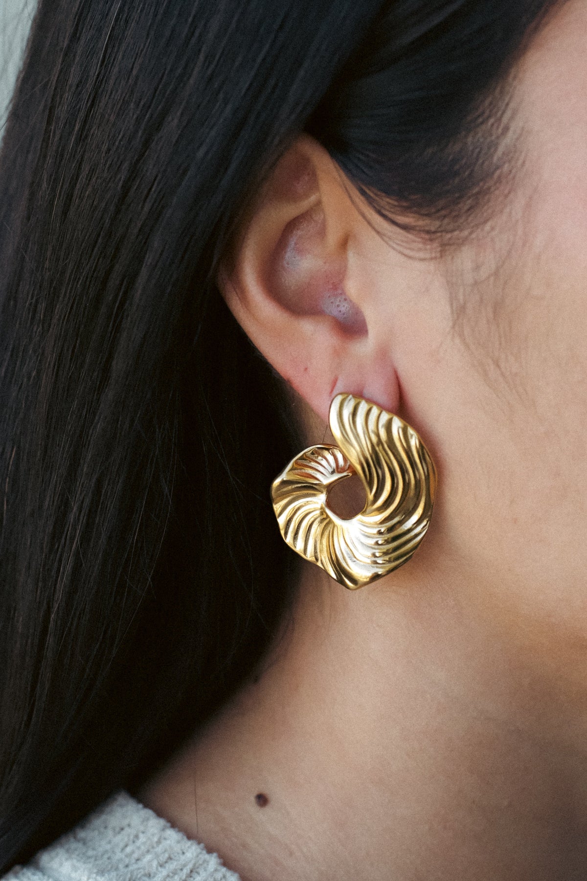 Flowing Swirl Hoops Earrings - Nora & Grace Boutique