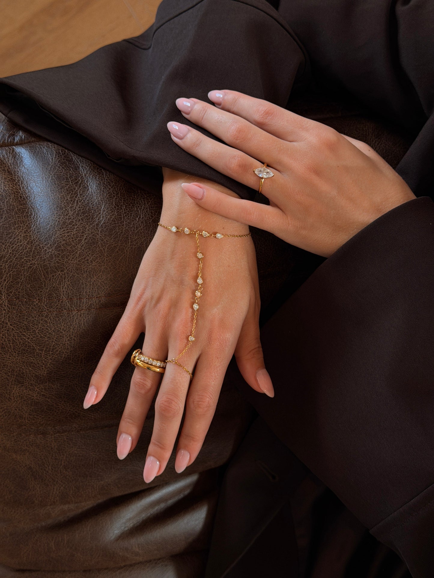 Lumière Hand Chain - Nora & Grace Boutique