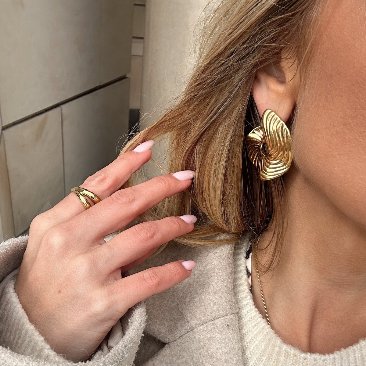 Flowing Swirl Hoops Earrings - Nora & Grace Boutique