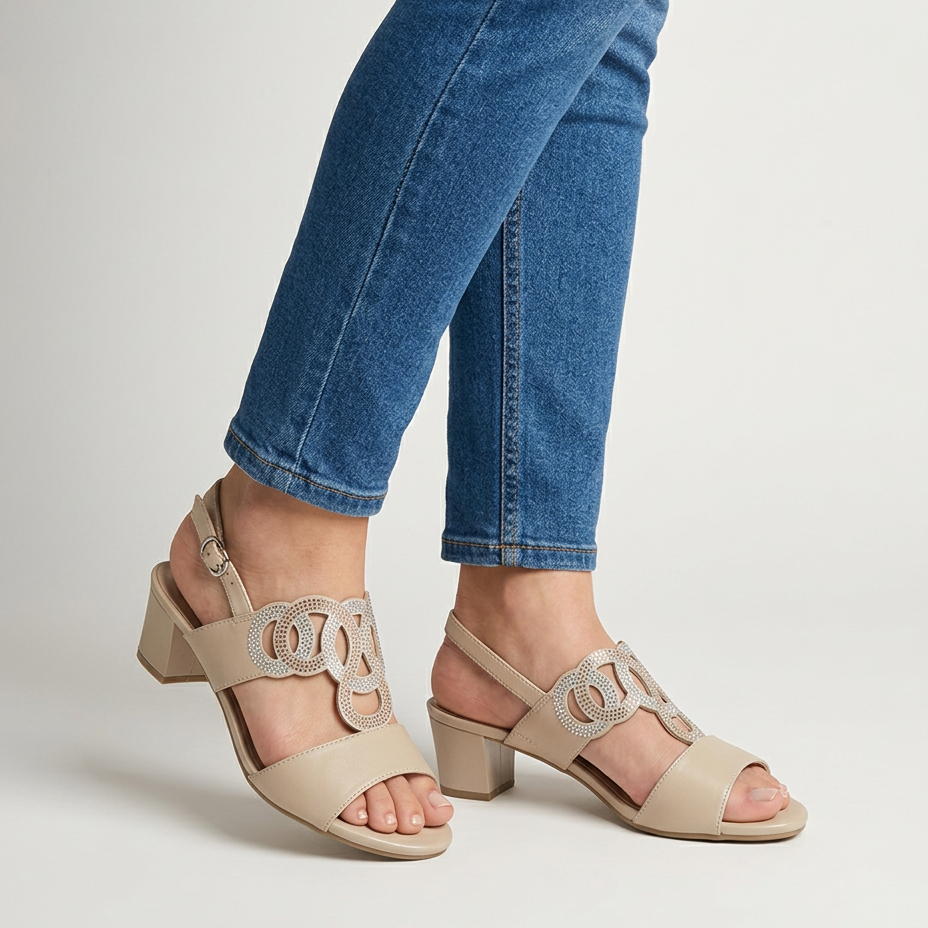 Comfortable Tacón sandals